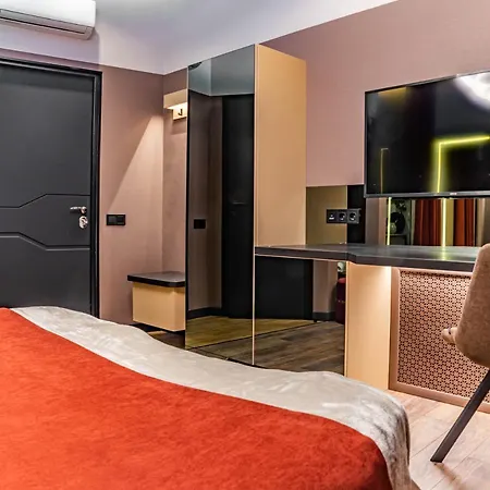 Luxury Upscale On 18 M Zhitomirska Апартаменты *