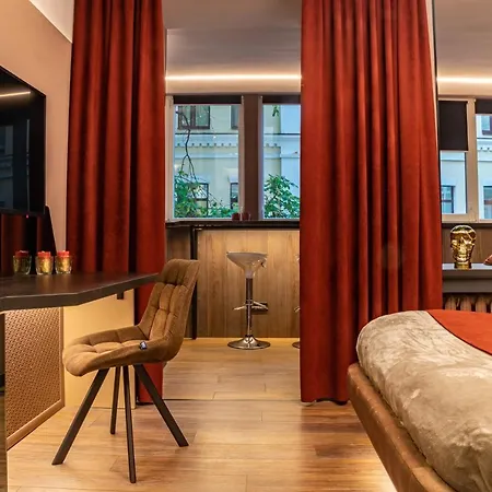 Luxury Upscale On 18 M Zhitomirska